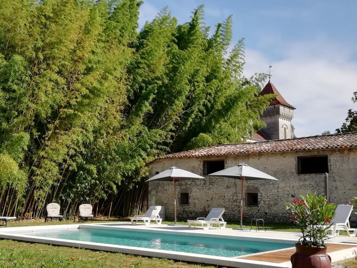 Chateau Des Salles Saint-Fort-sur-Gironde Exterior foto