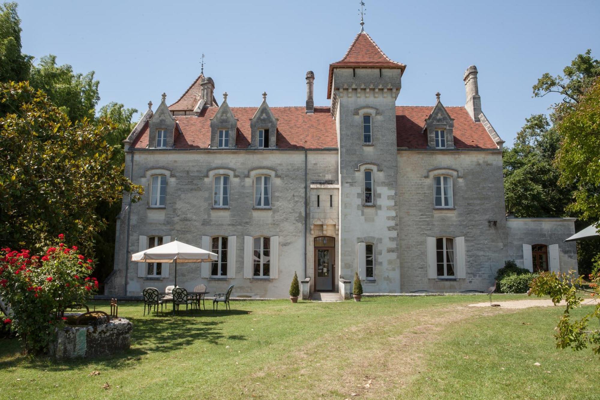 Chateau Des Salles Saint-Fort-sur-Gironde Exterior foto