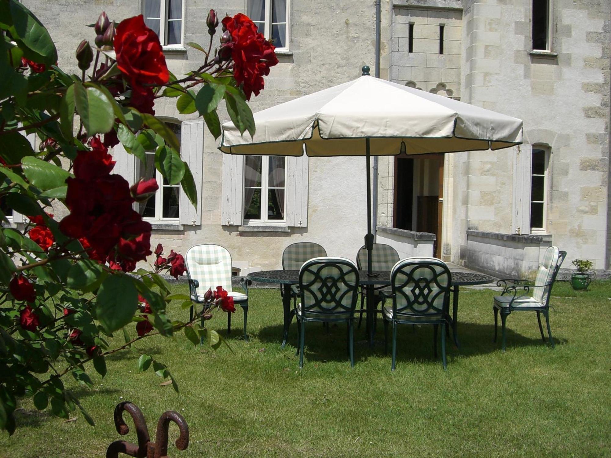 Chateau Des Salles Saint-Fort-sur-Gironde Exterior foto